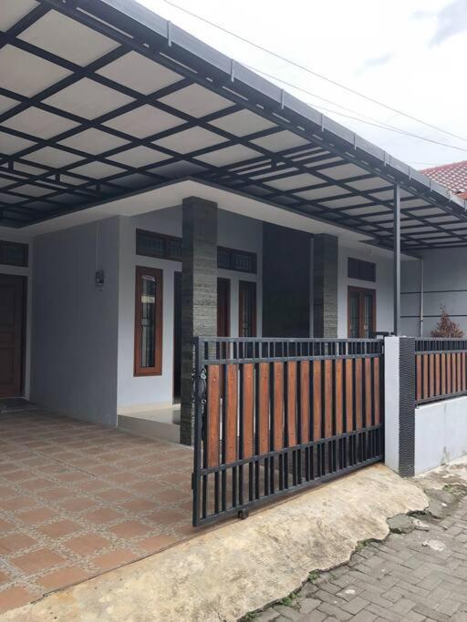 Richandy House - 3 Bedroom Full Ac & Hot Water Kejayan Exterior foto